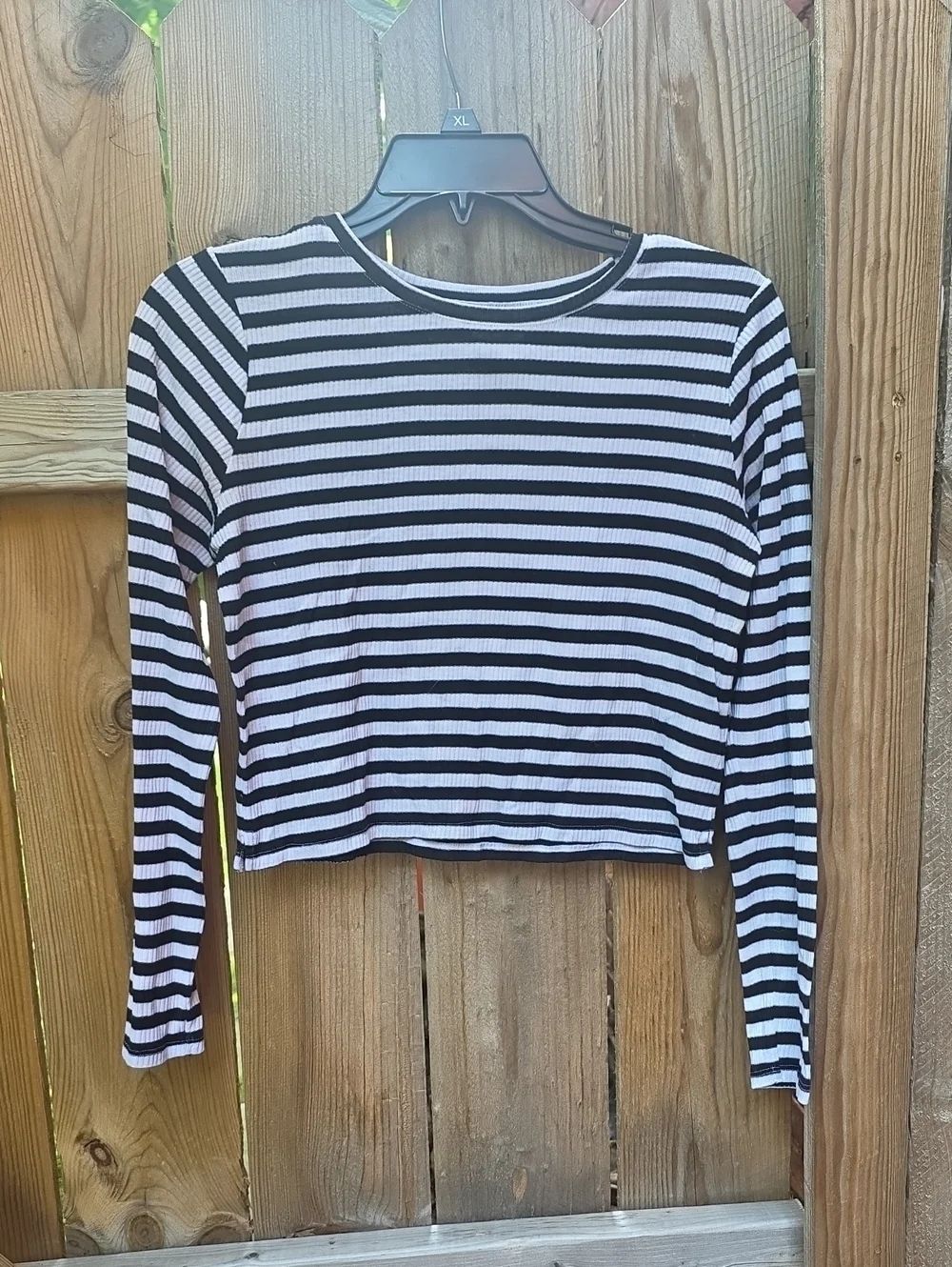 H&M Black and White Striped Long Sleeve Crop Top